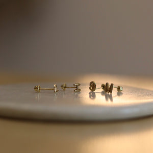 Arete Letra - Oro 10k
